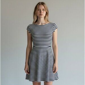 Lilly Pulitzer Briella Ponte Dress XS Navy White Striped EUC Cap Sleeve Preppy